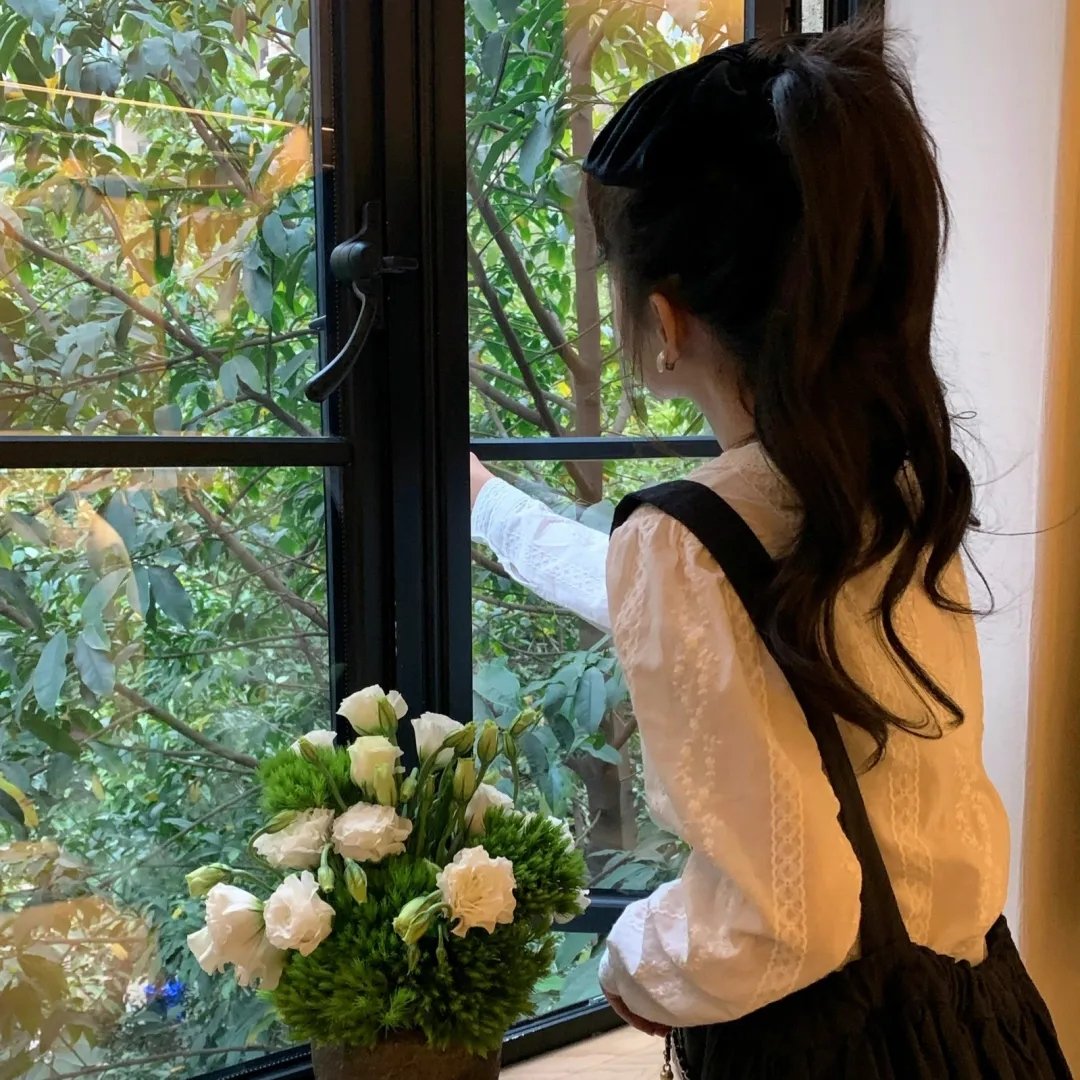 血色海湾背后